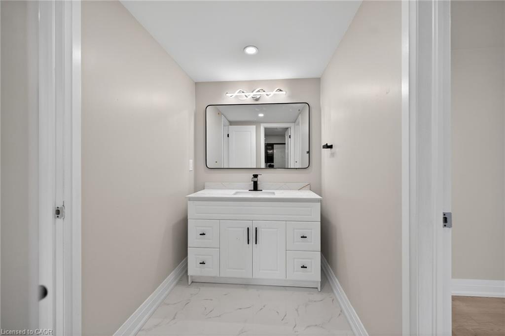 84 Blanmora Drive, Hamilton, ON - Indoor Photo Showing Bathroom