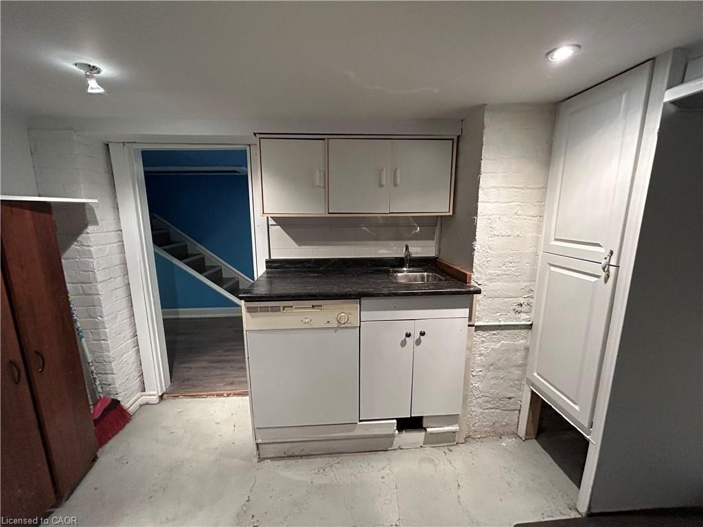 77 Ottawa Street S, Hamilton, ON - Indoor Photo Showing Kitchen