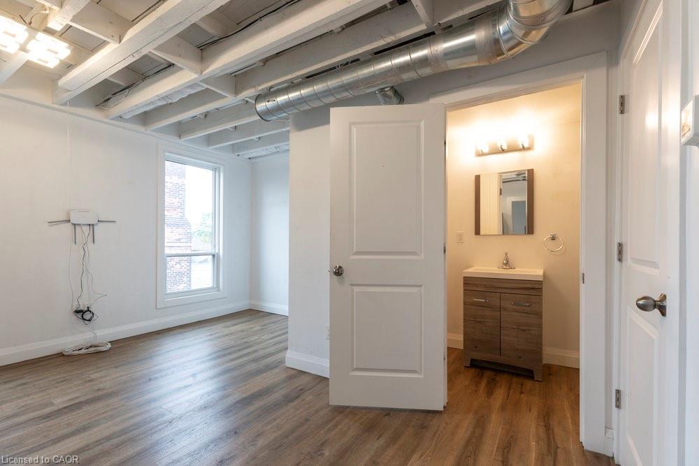 302-433 Barton Street E, Hamilton, ON - Indoor Photo Showing Other Room