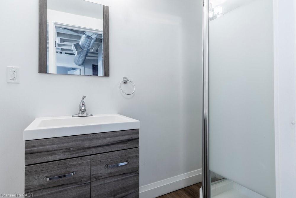 302-433 Barton Street E, Hamilton, ON - Indoor Photo Showing Bathroom