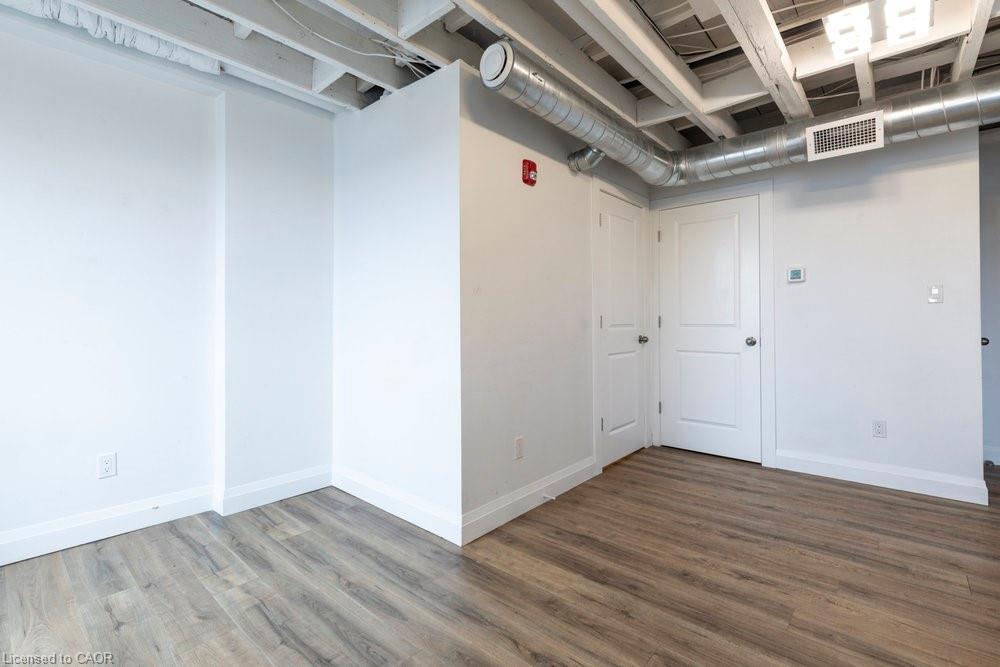 302-433 Barton Street E, Hamilton, ON - Indoor