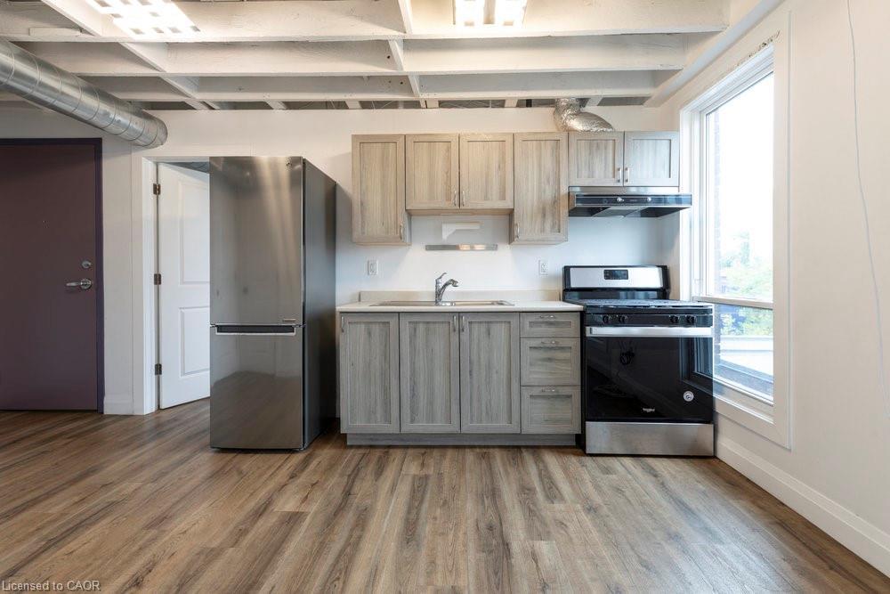 302-433 Barton Street E, Hamilton, ON - Indoor Photo Showing Kitchen
