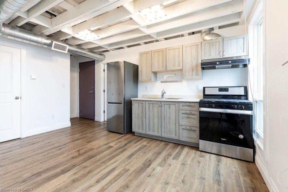 302-433 Barton Street E, Hamilton, ON - Indoor Photo Showing Kitchen