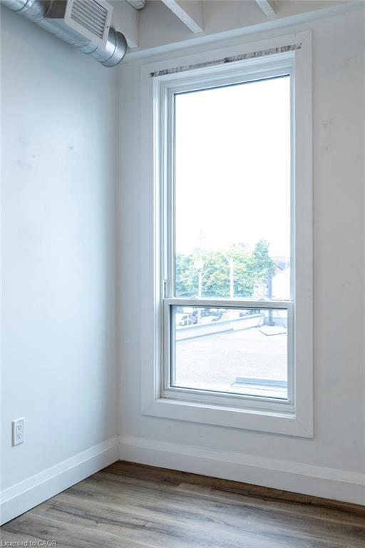302-433 Barton Street E, Hamilton, ON - Indoor Photo Showing Other Room