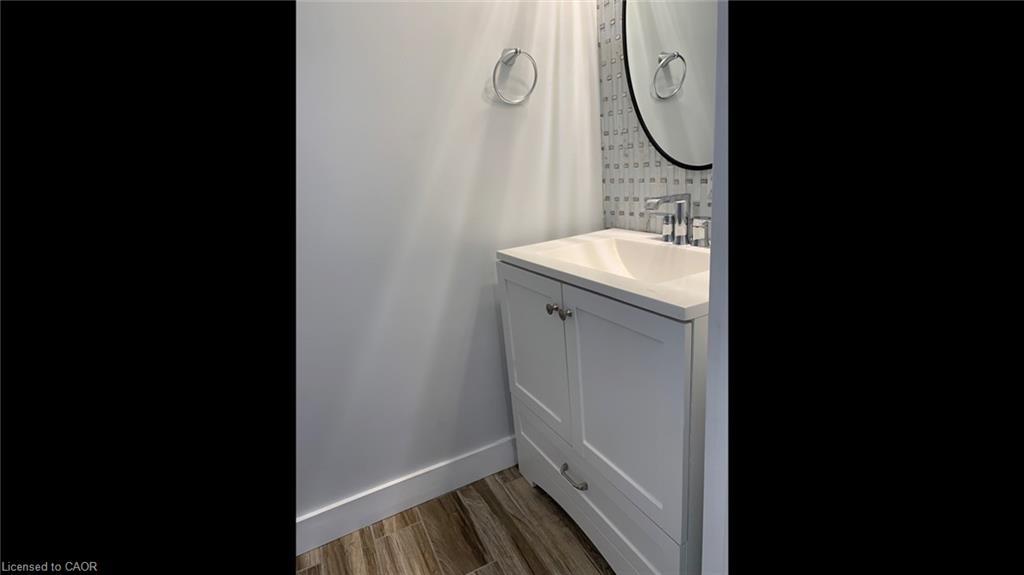 2-44 Lucerne Drive, Kitchener, ON - Indoor Photo Showing Bathroom