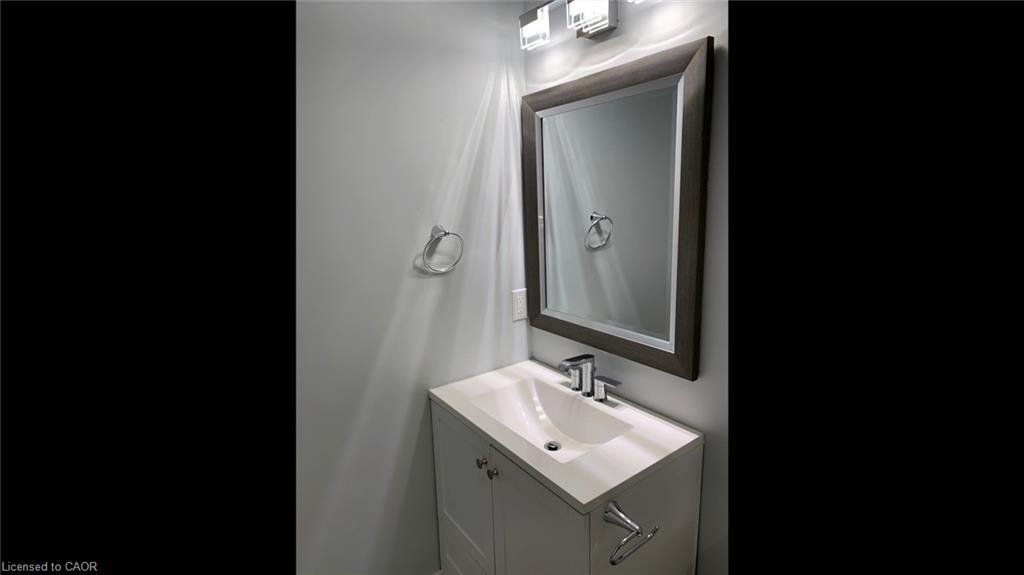 2-44 Lucerne Drive, Kitchener, ON - Indoor Photo Showing Bathroom