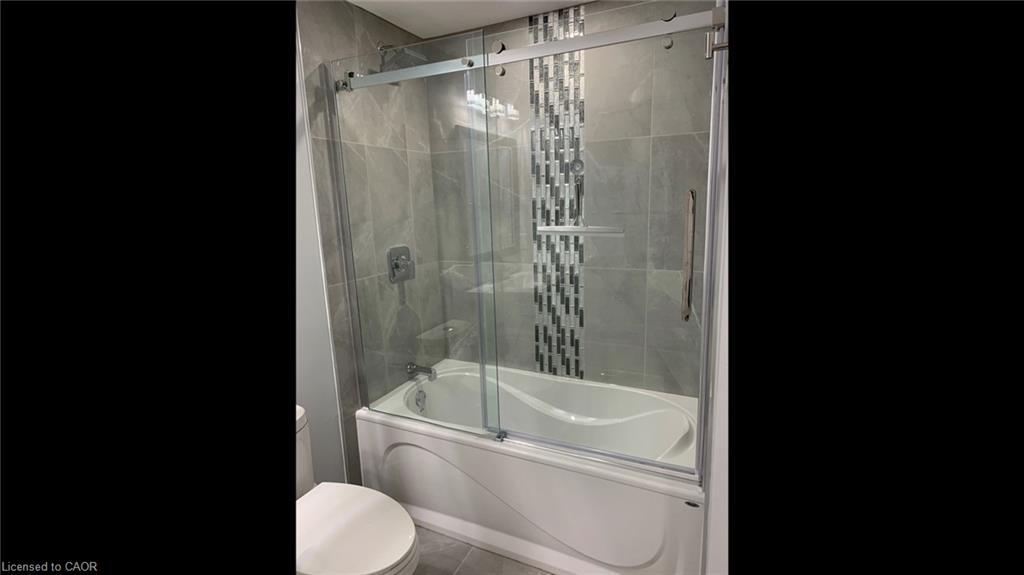 2-44 Lucerne Drive, Kitchener, ON - Indoor Photo Showing Bathroom