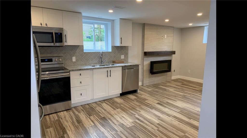 2-44 Lucerne Drive, Kitchener, ON - Indoor Photo Showing Kitchen