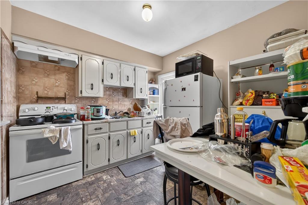 19 Morden Street, Hamilton, ON - Indoor Photo Showing Kitchen