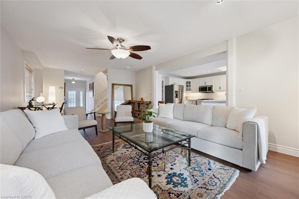 442 Chesapeake Drive, Waterloo, ON - Indoor Photo Showing Living Room