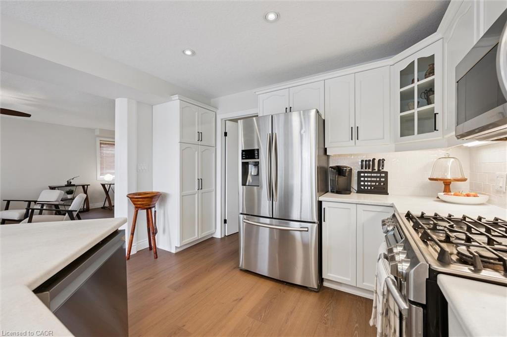 442 Chesapeake Drive, Waterloo, ON - Indoor Photo Showing Kitchen