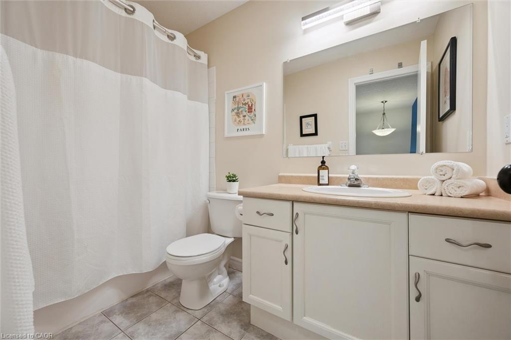 442 Chesapeake Drive, Waterloo, ON - Indoor Photo Showing Bathroom