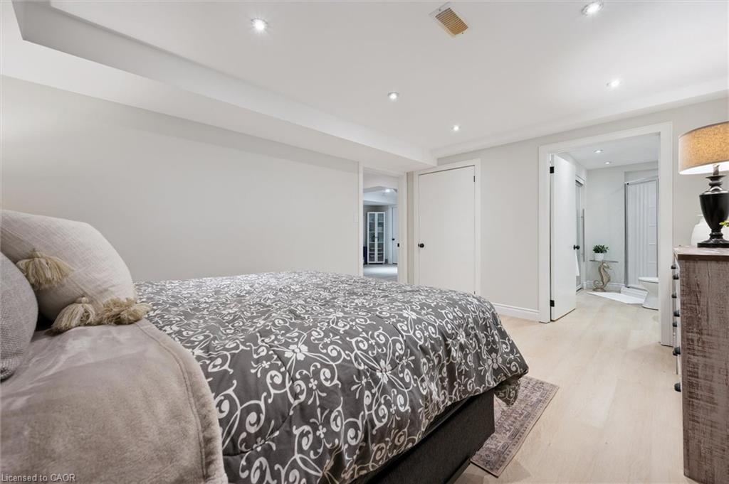 442 Chesapeake Drive, Waterloo, ON - Indoor Photo Showing Bedroom