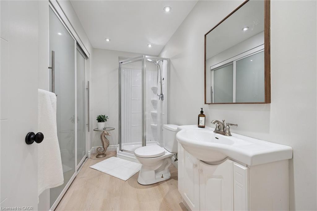 442 Chesapeake Drive, Waterloo, ON - Indoor Photo Showing Bathroom