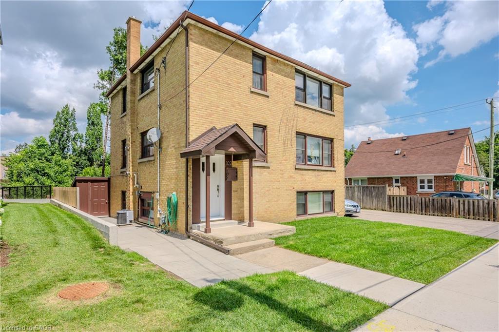 3-102 Sydney Street N, Kitchener, ON - Outdoor