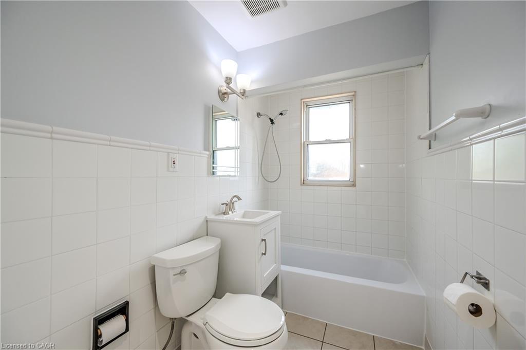 3-102 Sydney Street N, Kitchener, ON - Indoor Photo Showing Bathroom