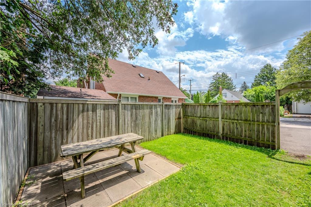 3-102 Sydney Street N, Kitchener, ON - Outdoor