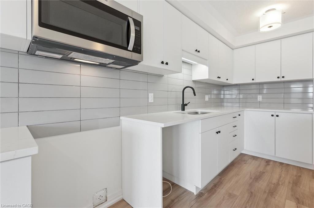 27 Benninger Drive, Kitchener, ON - Indoor Photo Showing Kitchen
