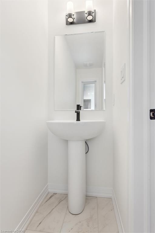 27 Benninger Drive, Kitchener, ON - Indoor Photo Showing Bathroom