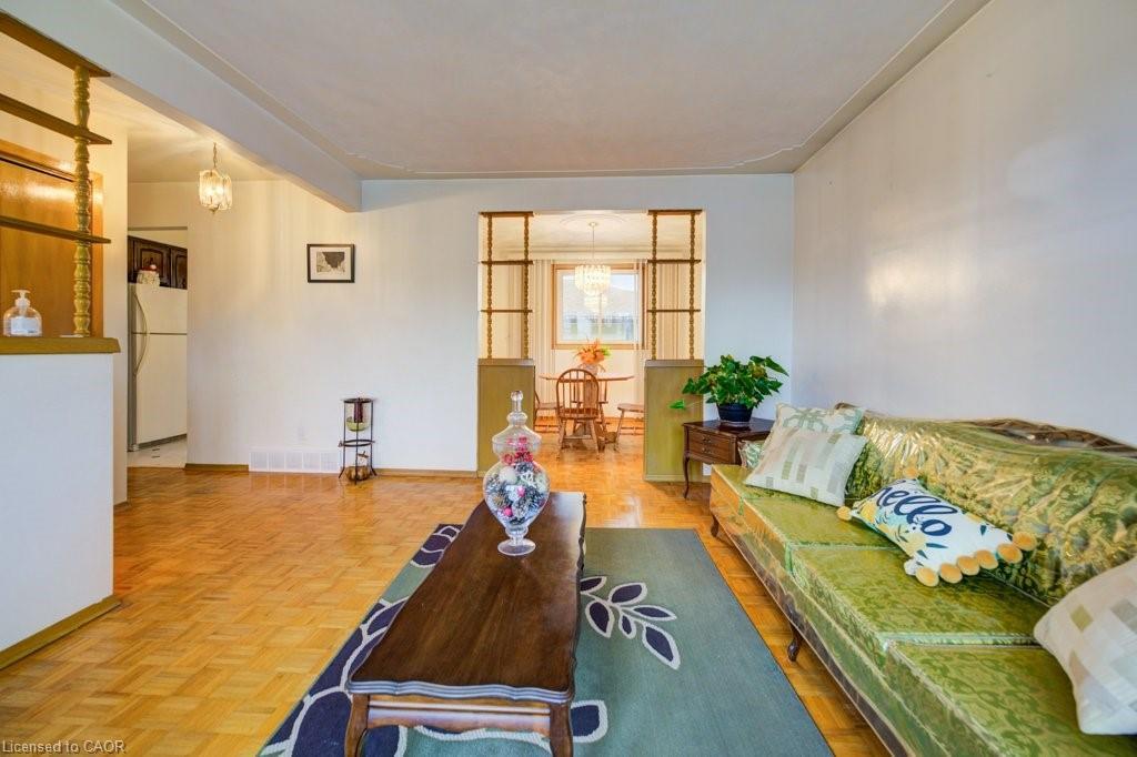 131 Thunderbird Drive, Cambridge, ON - Indoor Photo Showing Living Room