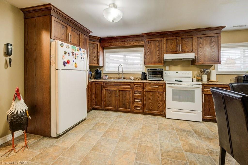 131 Thunderbird Drive, Cambridge, ON - Indoor Photo Showing Kitchen