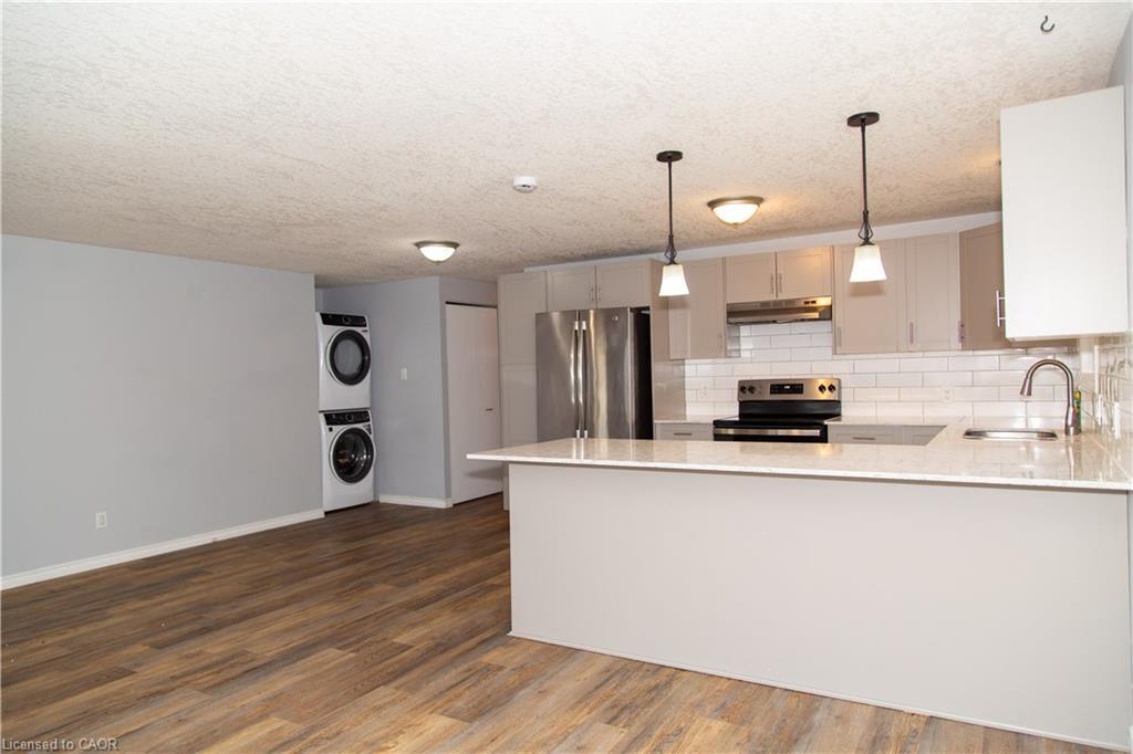 99 Broken Oak Crescent, Kitchener, ON - Indoor Photo Showing Kitchen With Upgraded Kitchen