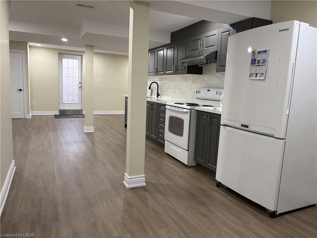 40 Houghton Street, Cambridge, ON - Indoor Photo Showing Kitchen