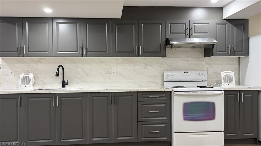 40 Houghton Street, Cambridge, ON - Indoor Photo Showing Kitchen With Double Sink