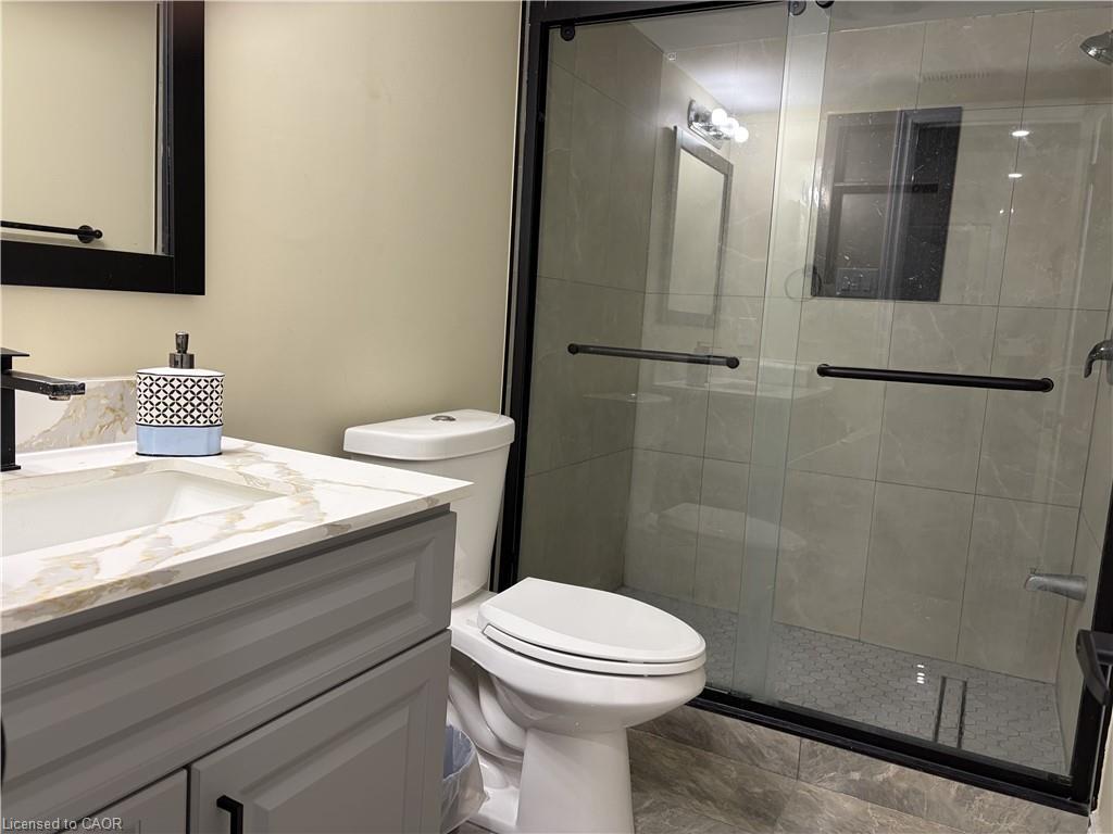 40 Houghton Street, Cambridge, ON - Indoor Photo Showing Bathroom