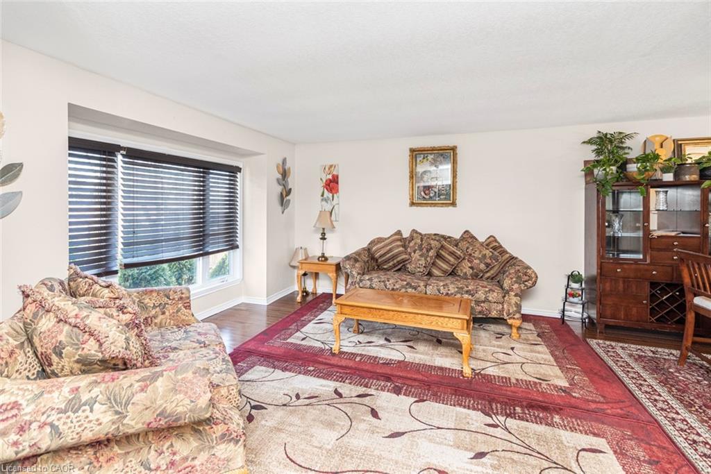 91 Thorburn Street S, Cayuga, ON - Indoor Photo Showing Living Room