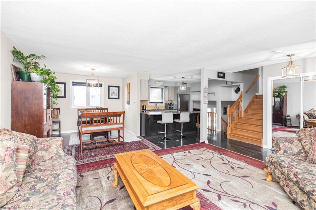 91 Thorburn Street S, Cayuga, ON - Indoor Photo Showing Living Room