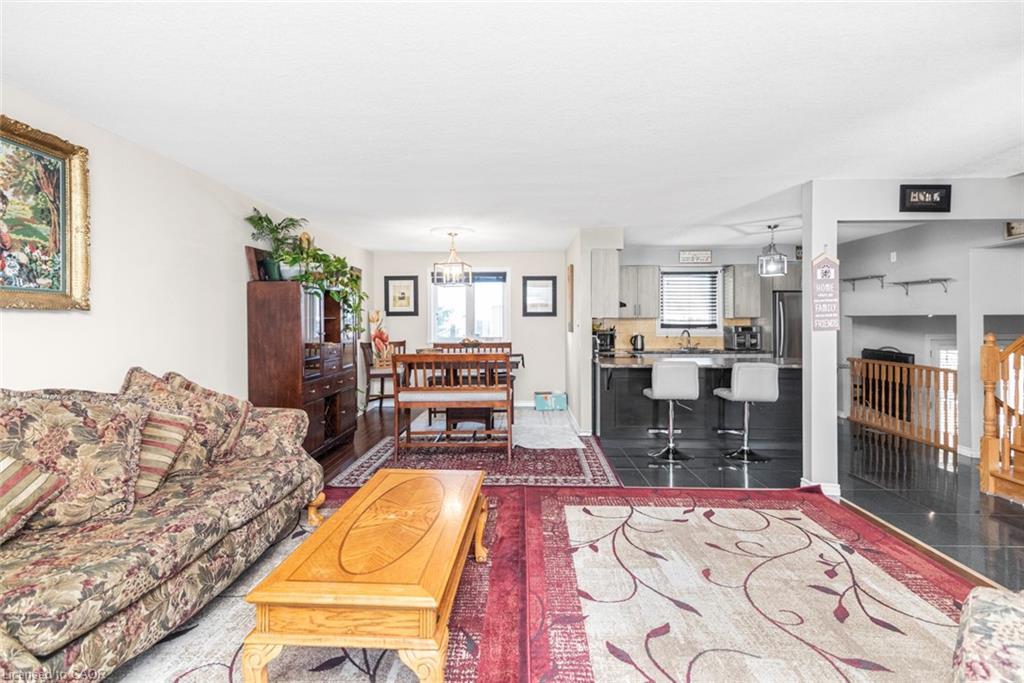 91 Thorburn Street S, Cayuga, ON - Indoor Photo Showing Living Room