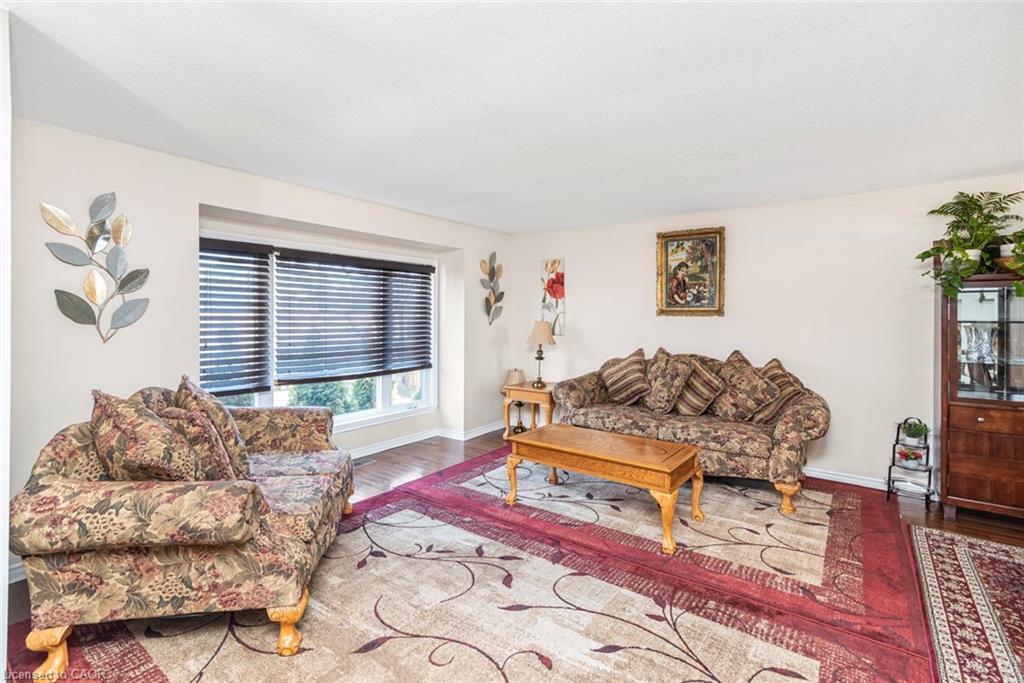 91 Thorburn Street S, Cayuga, ON - Indoor Photo Showing Living Room