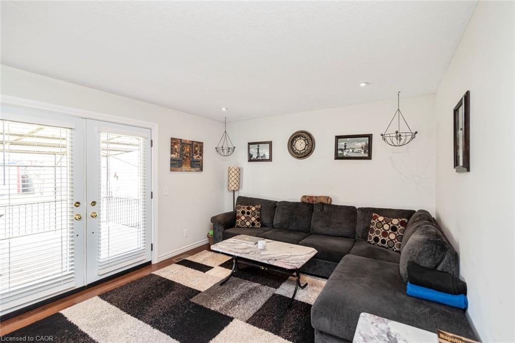 91 Thorburn Street S, Cayuga, ON - Indoor Photo Showing Living Room