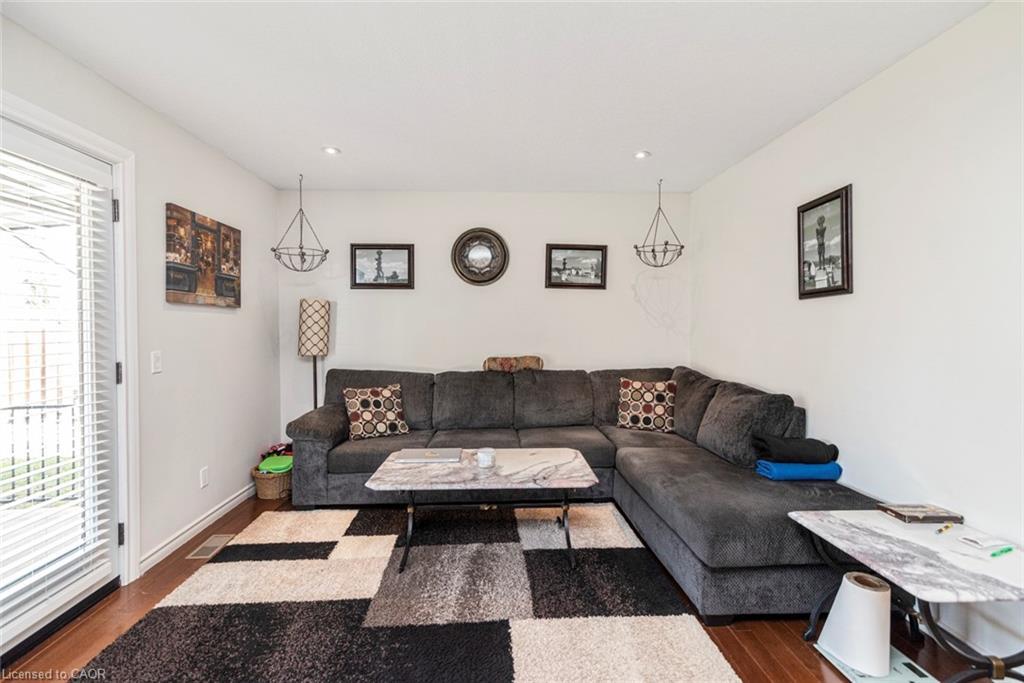91 Thorburn Street S, Cayuga, ON - Indoor Photo Showing Living Room