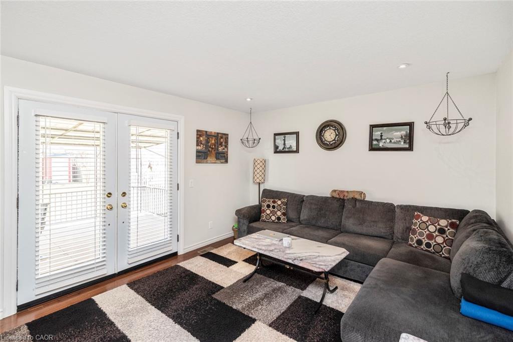 91 Thorburn Street S, Cayuga, ON - Indoor Photo Showing Living Room
