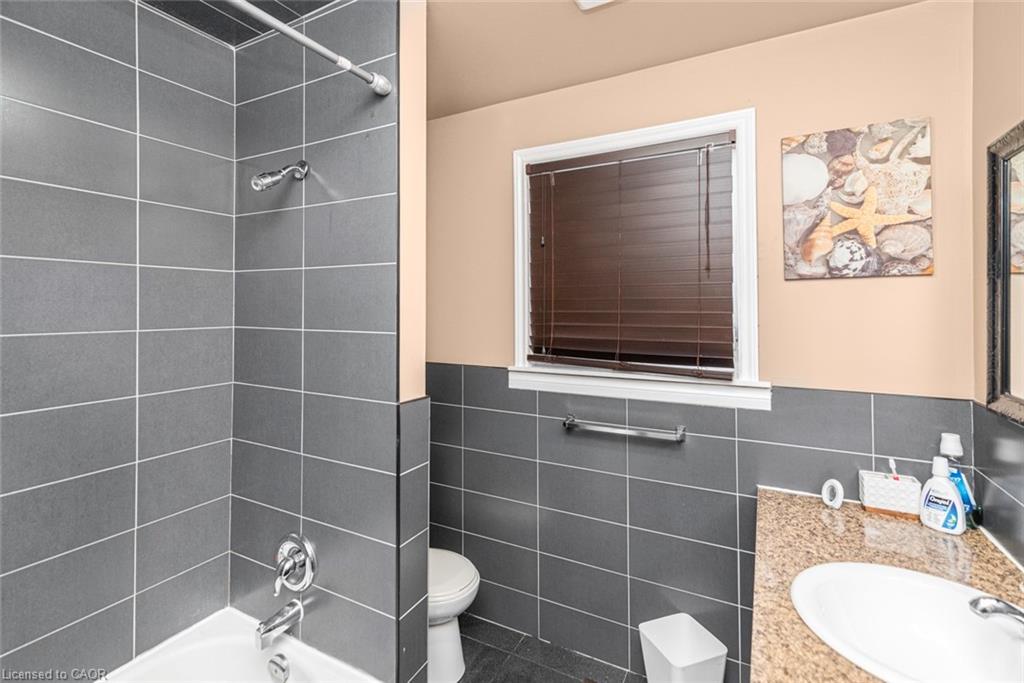 91 Thorburn Street S, Cayuga, ON - Indoor Photo Showing Bathroom