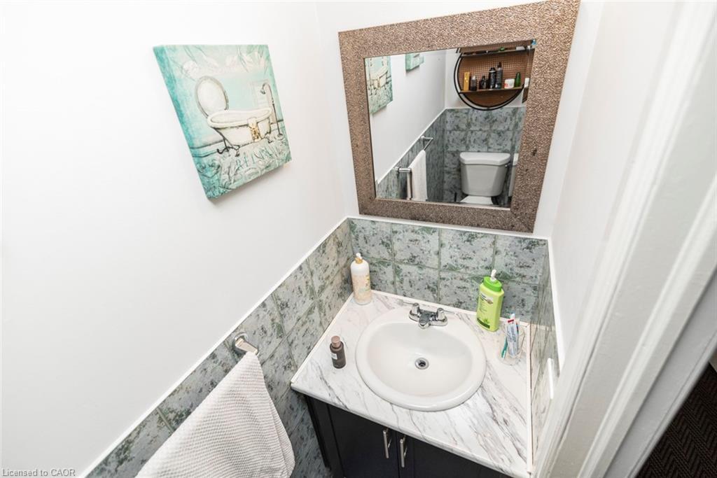 91 Thorburn Street S, Cayuga, ON - Indoor Photo Showing Bathroom