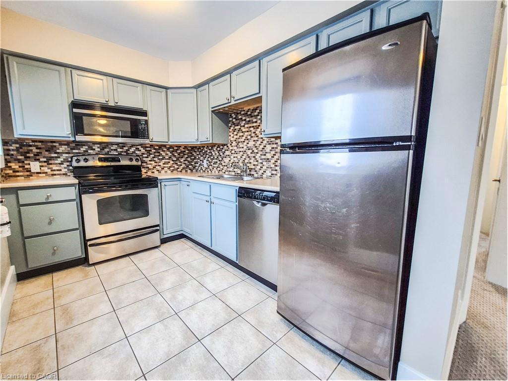 2-60 Betzner Avenue N, Kitchener, ON - Indoor Photo Showing Kitchen With Stainless Steel Kitchen