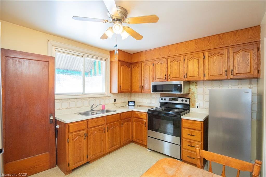 90 Osler Drive, Dundas, ON - Indoor Photo Showing Kitchen With Double Sink
