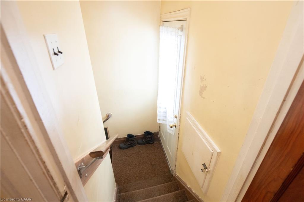 90 Osler Drive, Dundas, ON - Indoor Photo Showing Other Room