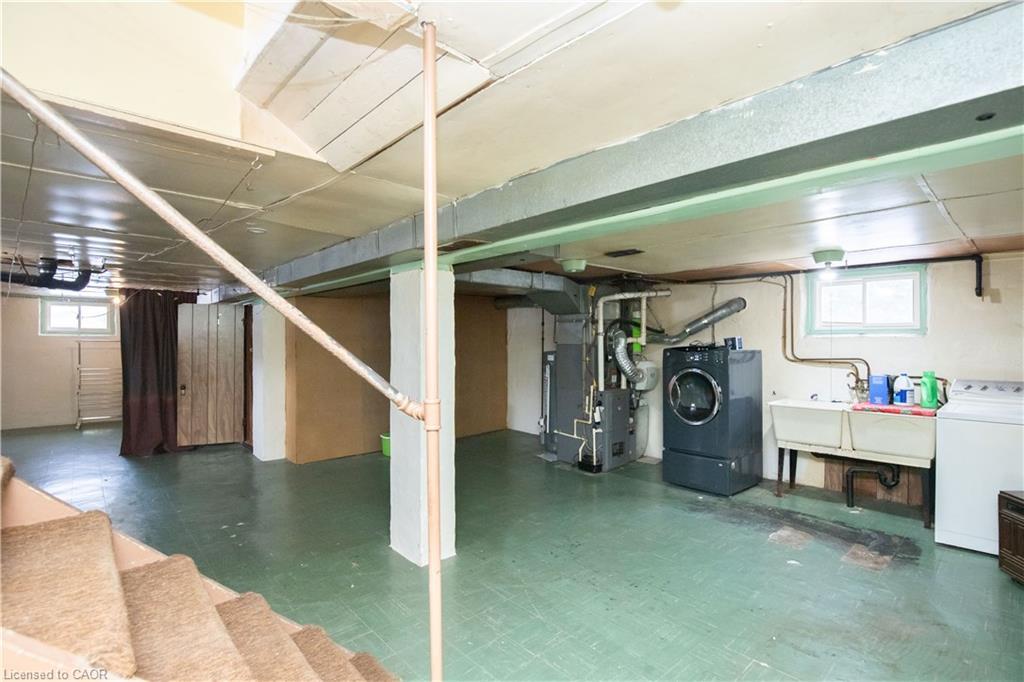 90 Osler Drive, Dundas, ON - Indoor Photo Showing Laundry Room