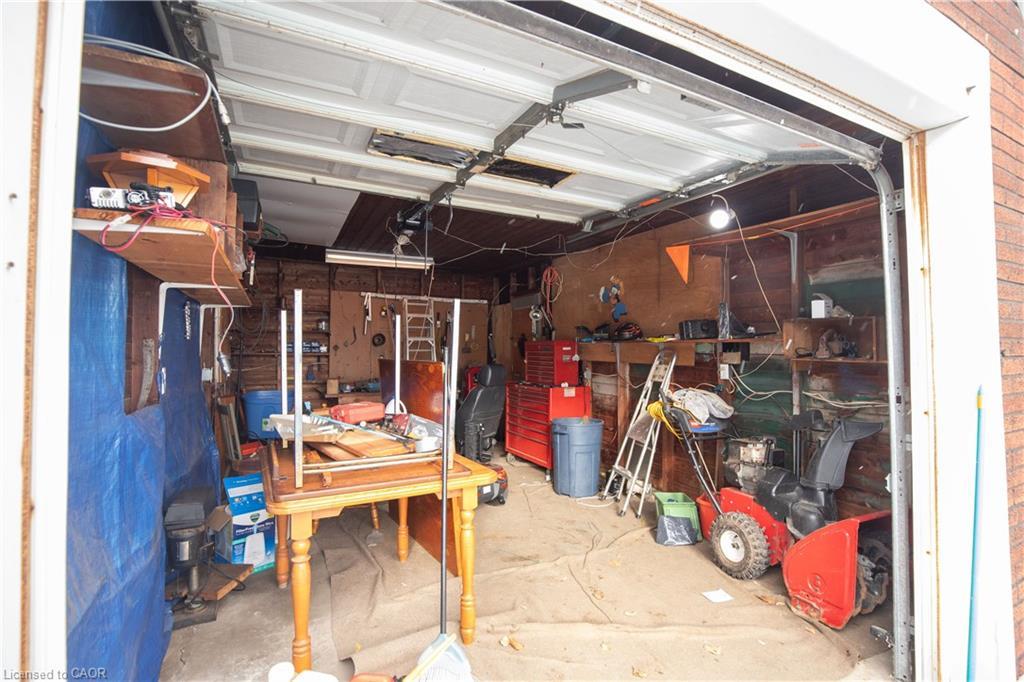90 Osler Drive, Dundas, ON - Indoor Photo Showing Garage