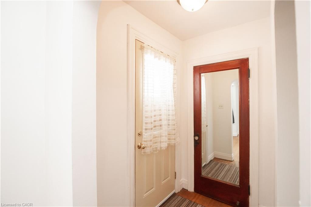 90 Osler Drive, Dundas, ON - Indoor Photo Showing Other Room