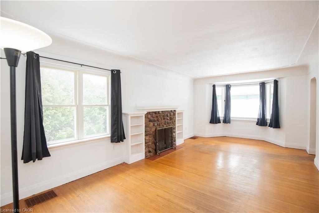 90 Osler Drive, Dundas, ON - Indoor With Fireplace