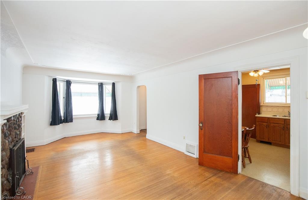 90 Osler Drive, Dundas, ON - Indoor Photo Showing Other Room