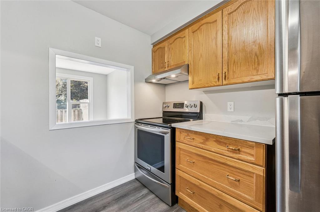 51-210 Glamis Road, Cambridge, ON - Indoor Photo Showing Kitchen With Stainless Steel Kitchen