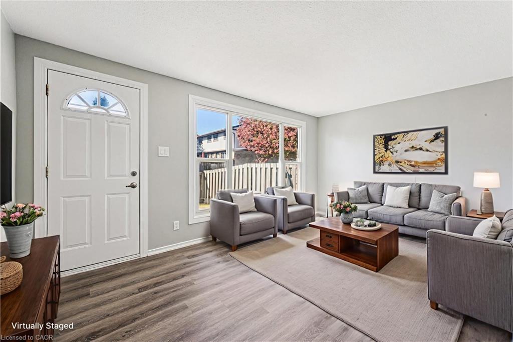 51-210 Glamis Road, Cambridge, ON - Indoor Photo Showing Living Room