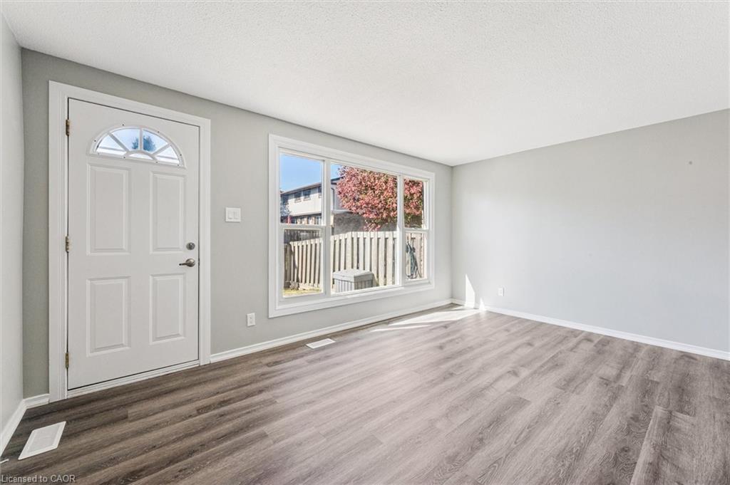 51-210 Glamis Road, Cambridge, ON - Indoor