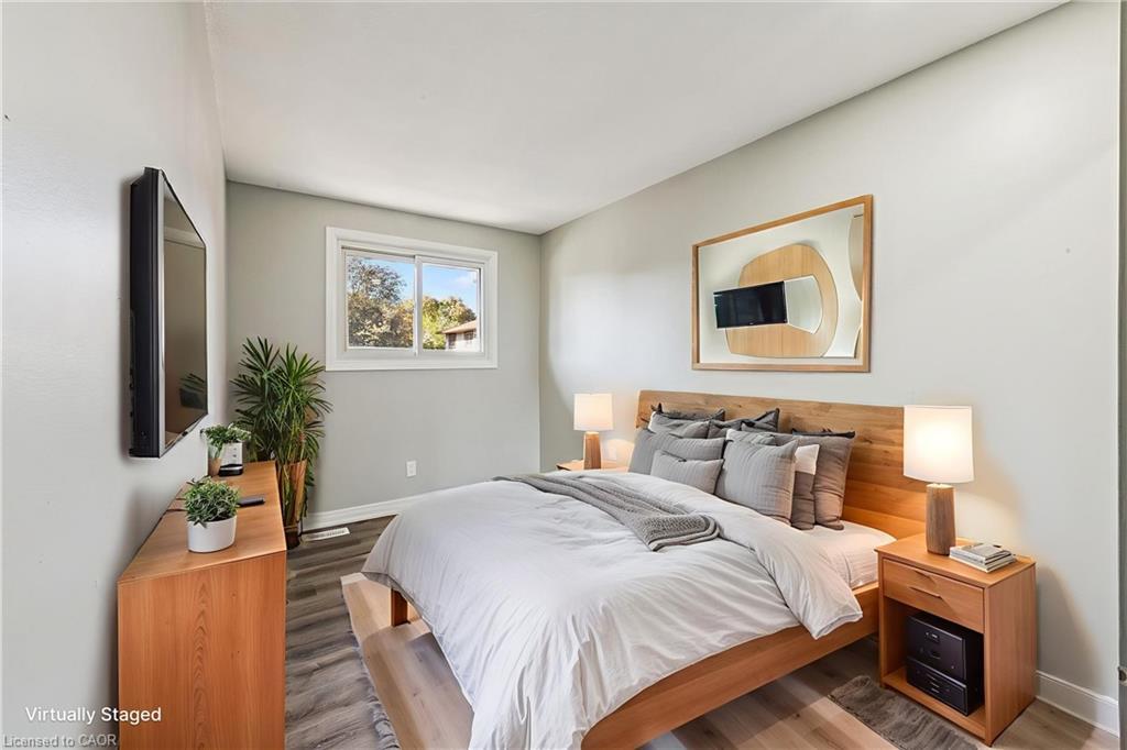 51-210 Glamis Road, Cambridge, ON - Indoor Photo Showing Bedroom